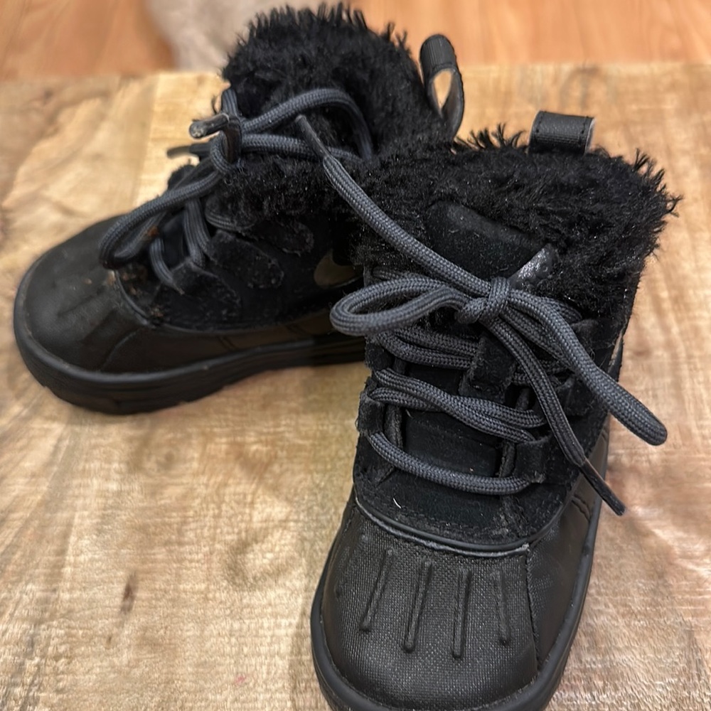 Nike toddler waterproof toe sneakers